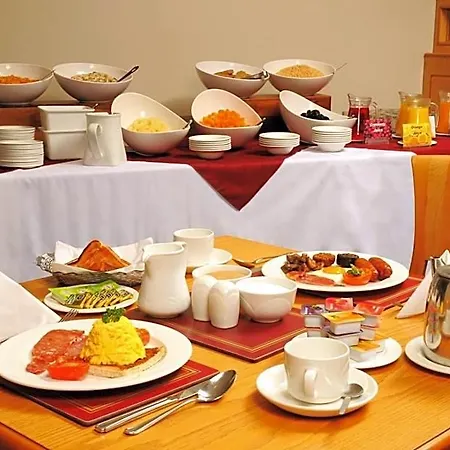 Hotel Knock House 3*