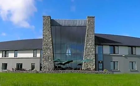 Hotel Knock House 3*